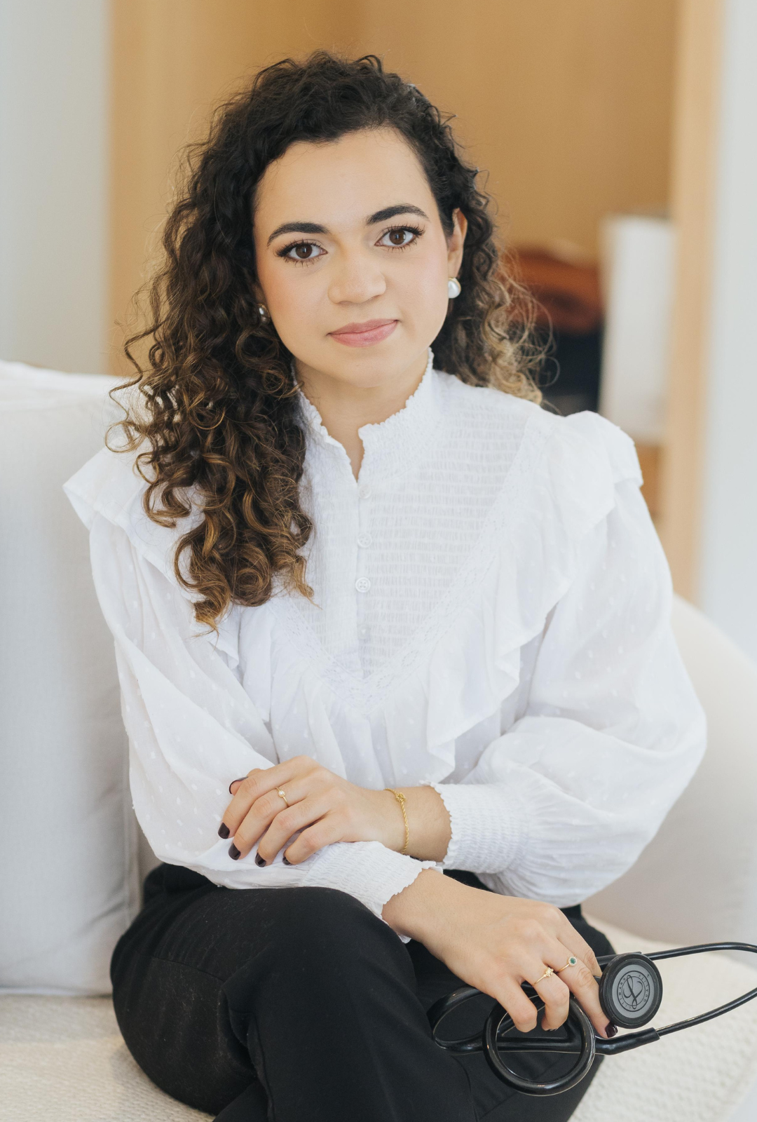 Dra. Iara Vaz Lopes, médica perita responsável técnica da VazMed